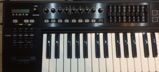 Чем отличается миди-клавиатура от синтезатора